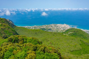 İtalyan şehri manzarası Ischia Adası 'ndaki Forio.