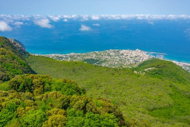 İtalyan şehri manzarası Ischia Adası 'ndaki Forio.