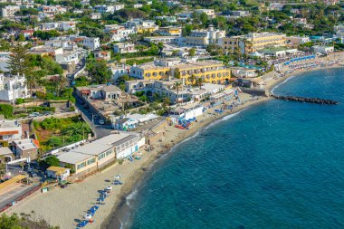 Spiaggia di San Francesco Forli, Ischia, İtalya yakınlarında..