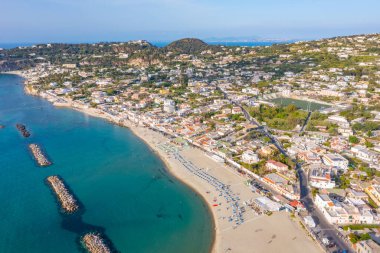 Spiaggia della Chiaia Forli, Ischia, İtalya yakınlarında..