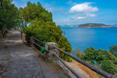 İtalyan adası Ischia 'daki Castello Aragonese' nin iç yapıları..