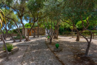 İtalyan adası Ischia 'daki Castello Aragonese' nin iç yapıları..