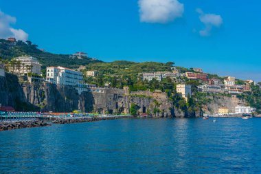 İtalya 'nın Sorrento kentinin deniz manzarası.