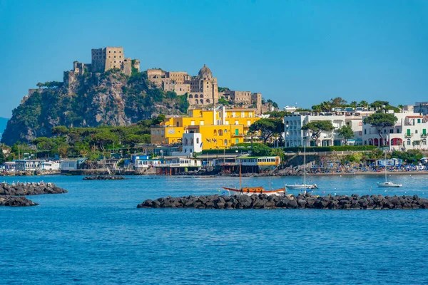 Кастелло Арагонес Готелями Італійського Острова Ічія — стокове фото