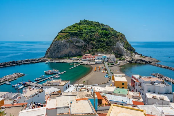 イタリア イスキア島のサンタンジェロ町の眺め — ストック写真