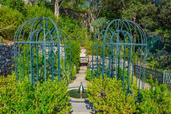 stock image Fountain at Giardini la Mortella gardens at Ischia, Italy.