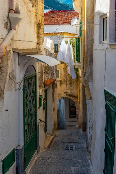 Keskeny Utca Régi Város Amalfi Olaszország — Stock Fotó