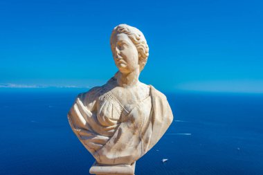 İtalyan kasabası Ravello 'daki Villa Cimbrone' da Terrazza dell 'Infinito.