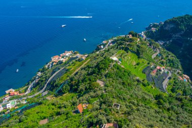 Valle delle Ferriere Vadisi İtalya 'daki Villa Cimbrone' dan izlendi.