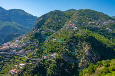 Valle delle Ferriere Vadisi İtalya 'daki Villa Cimbrone' dan izlendi.