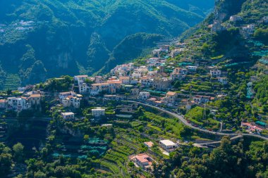 Valle delle Ferriere Vadisi İtalya 'daki Villa Cimbrone' dan izlendi.