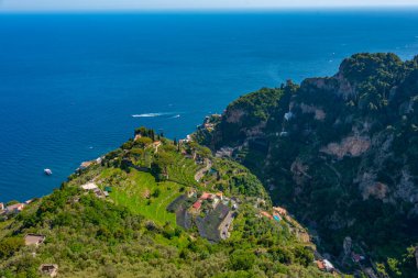 Valle delle Ferriere Vadisi İtalya 'daki Villa Cimbrone' dan izlendi.