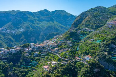 Valle delle Ferriere Vadisi İtalya 'daki Villa Cimbrone' dan izlendi.