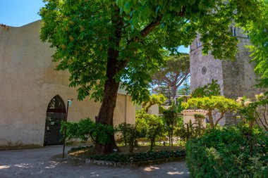 İtalyan kasabası Ravello 'daki Villa Rufolo' daki bahçeler..