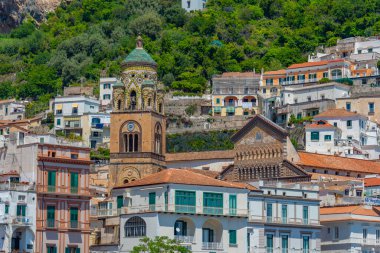 İtalya 'nın Amalfi kentindeki Katedral manzarası.