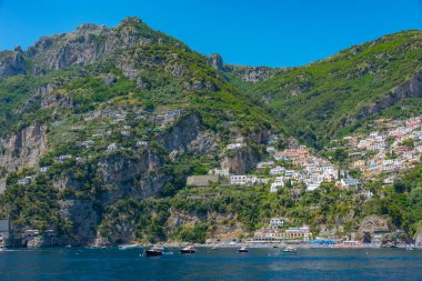İtalya 'daki Costiera Amalfitana sahili panorama manzarası.