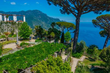İtalyan kasabası Ravello 'daki Villa Rufolo' daki bahçeler..