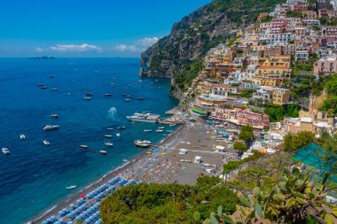 İtalya 'daki Positano sahilinin havadan görünüşü.