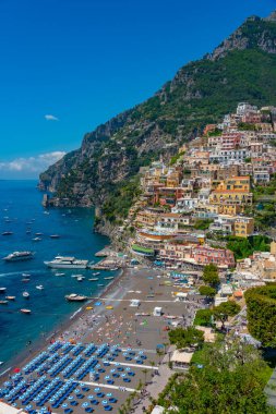 İtalya 'daki Positano sahilinin havadan görünüşü.