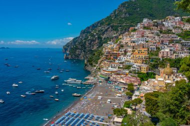 İtalya 'daki Positano sahilinin havadan görünüşü.