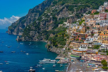 İtalya 'daki Positano sahilinin havadan görünüşü.
