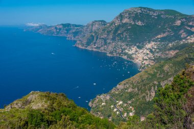 Positano 'nun İtalya' daki Sentiero Degli Dei yürüyüş parkurundan havadan görüntüsü..