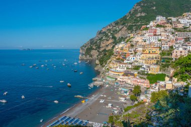 İtalya 'daki Positano sahilinin havadan görünüşü.