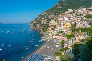 İtalya 'daki Positano sahilinin havadan görünüşü.