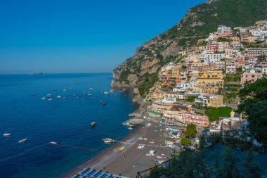 İtalya 'daki Positano sahilinin havadan görünüşü.