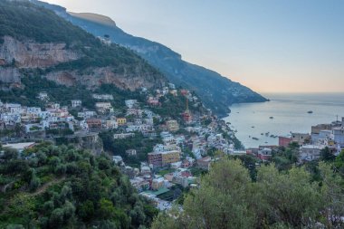 İtalya 'daki Positano kasabasının manzarası.
