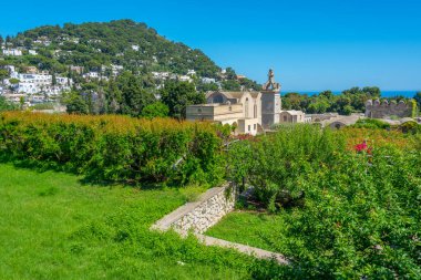Saint James 'in İtalyan Adası Capri' deki Charterhouse 'u.