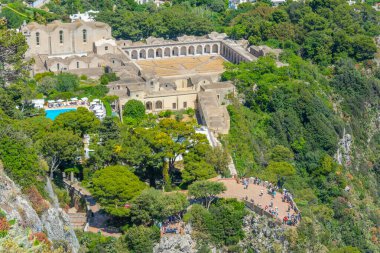 Saint James 'in İtalyan Adası Capri' deki Charterhouse 'u.