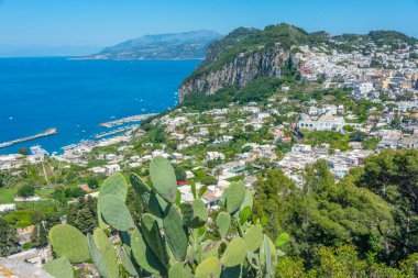 Marina Grande 'nin İtalyan adası Capri' deki hava manzarası..