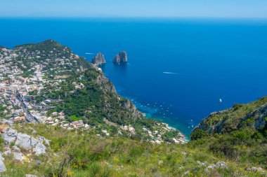 İtalyan adası Capri 'nin Panorama manzarası.