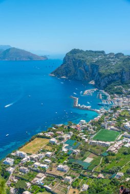 Marina Grande 'nin İtalyan adası Capri' deki hava manzarası..