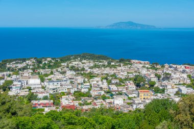 İtalya 'nın Capri adasındaki Anacapri kasabasının hava manzarası.