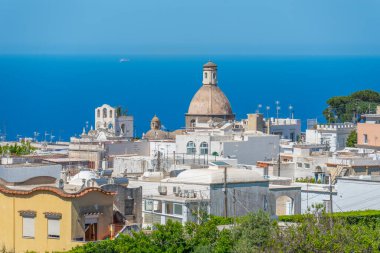 İtalya 'nın Capri adasındaki Anacapri kasabasının hava manzarası.
