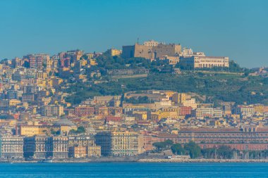 İtalyan şehri Napoli 'ye bakan Castel Sant' Elmo.