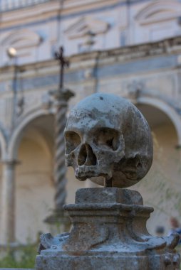 Napoli, İtalya 'daki Certosa ve San Martino Müzesindeki yapay kafatasları..