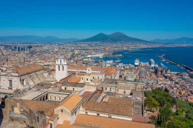 Certosa manastırının arkasındaki Napoli Körfezi manzarası.