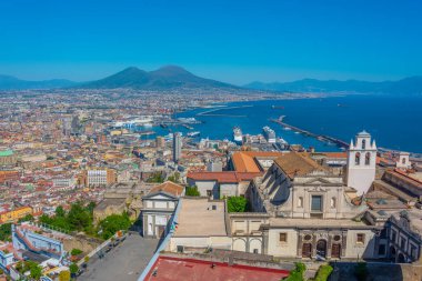 Certosa manastırının arkasındaki Napoli Körfezi manzarası.