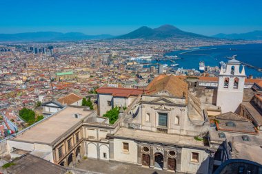 Certosa manastırının arkasındaki Napoli Körfezi manzarası.