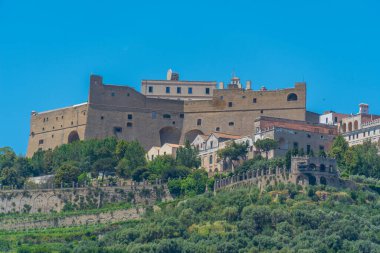 İtalyan şehri Napoli 'ye bakan Castel Sant' Elmo.