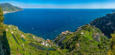 Valle delle Ferriere Vadisi İtalya 'daki Villa Cimbrone' dan izlendi.