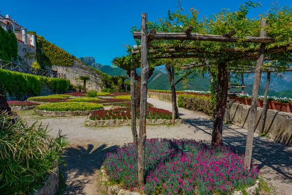 İtalyan kasabası Ravello 'daki Villa Rufolo' daki bahçeler..