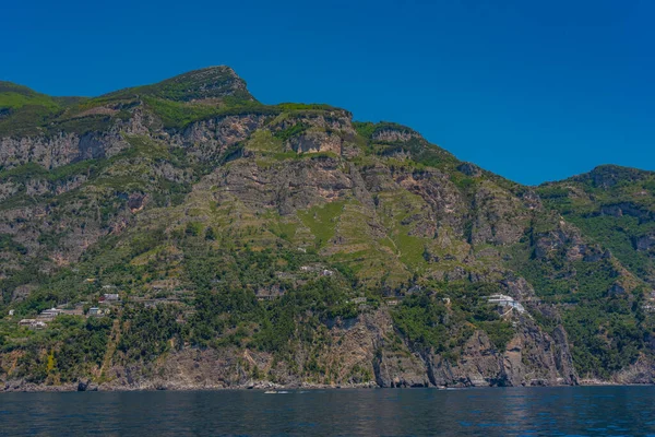 İtalya 'daki Costiera Amalfitana sahili panorama manzarası.