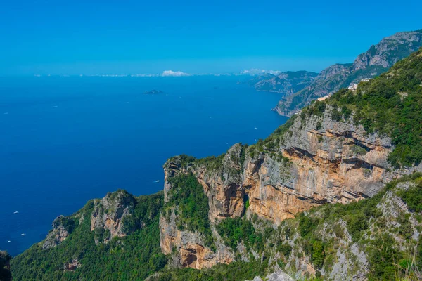 Costiera Amalfitanan Luonnonmaisema Rantaviivaa Nähtynä Sentiero Degli Dei Vaelluspolulta Italiassa — kuvapankkivalokuva
