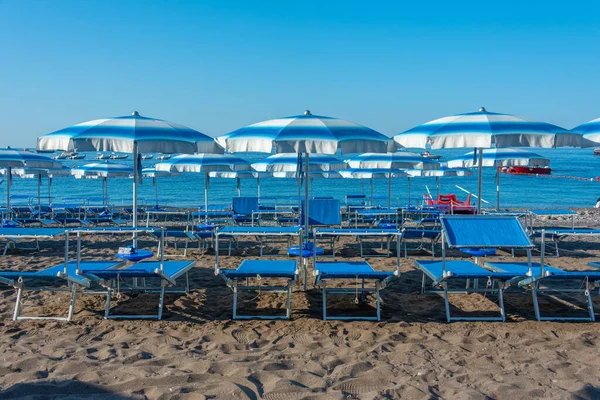 stock image Blue and white umbrellas at Positano beach in Italy.