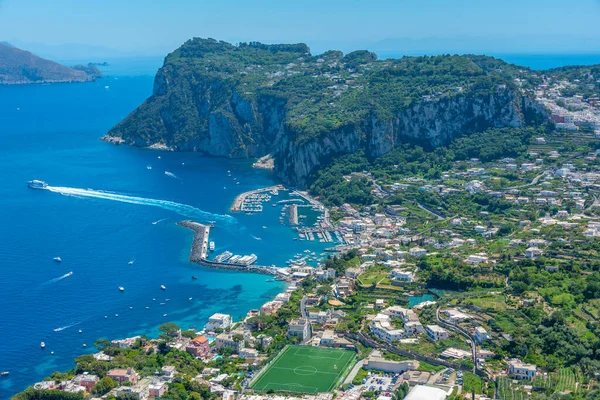 Marina Grande 'nin İtalyan adası Capri' deki hava manzarası..