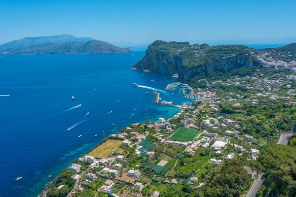 Marina Grande 'nin İtalyan adası Capri' deki hava manzarası..